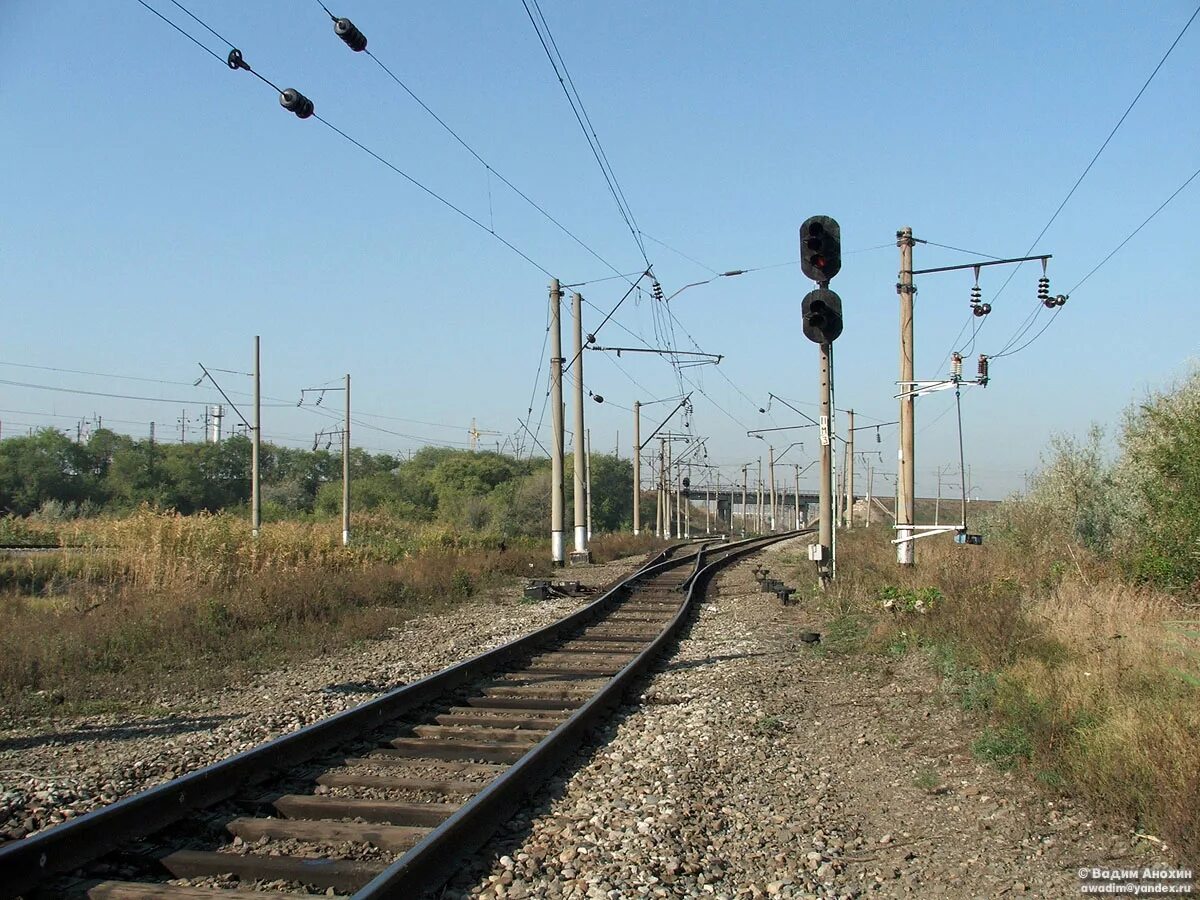 Железная дорога пересекает реку. ЖД станция Батайск. ЖД пути Батайск. Пути железной дороги Батайск Койсуг. Ст. севная.