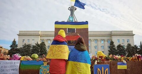 Снимают флаги украины