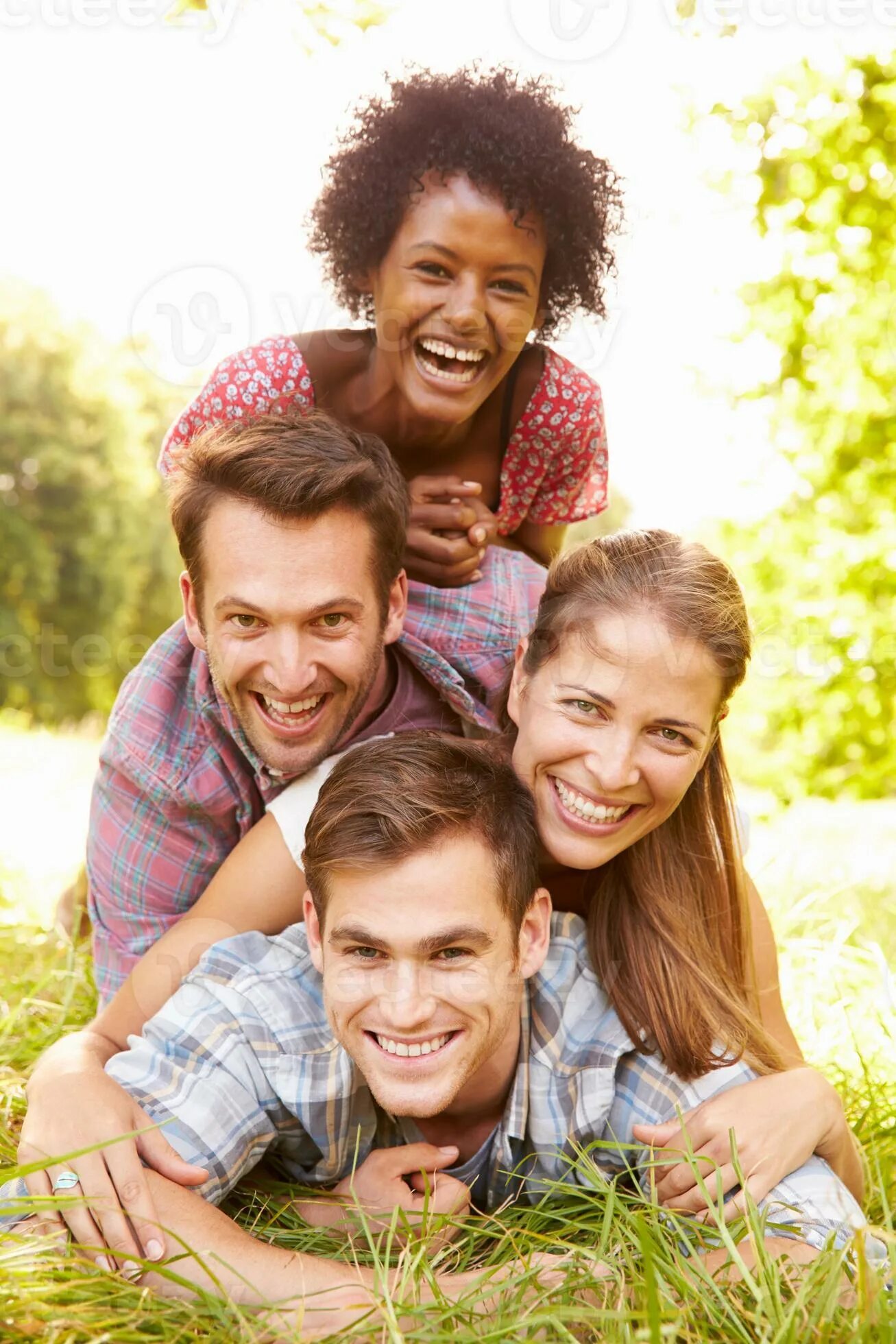 корейские подружки 4. 4 друга. друг человека. четверо в машине. четверо молодых людей.