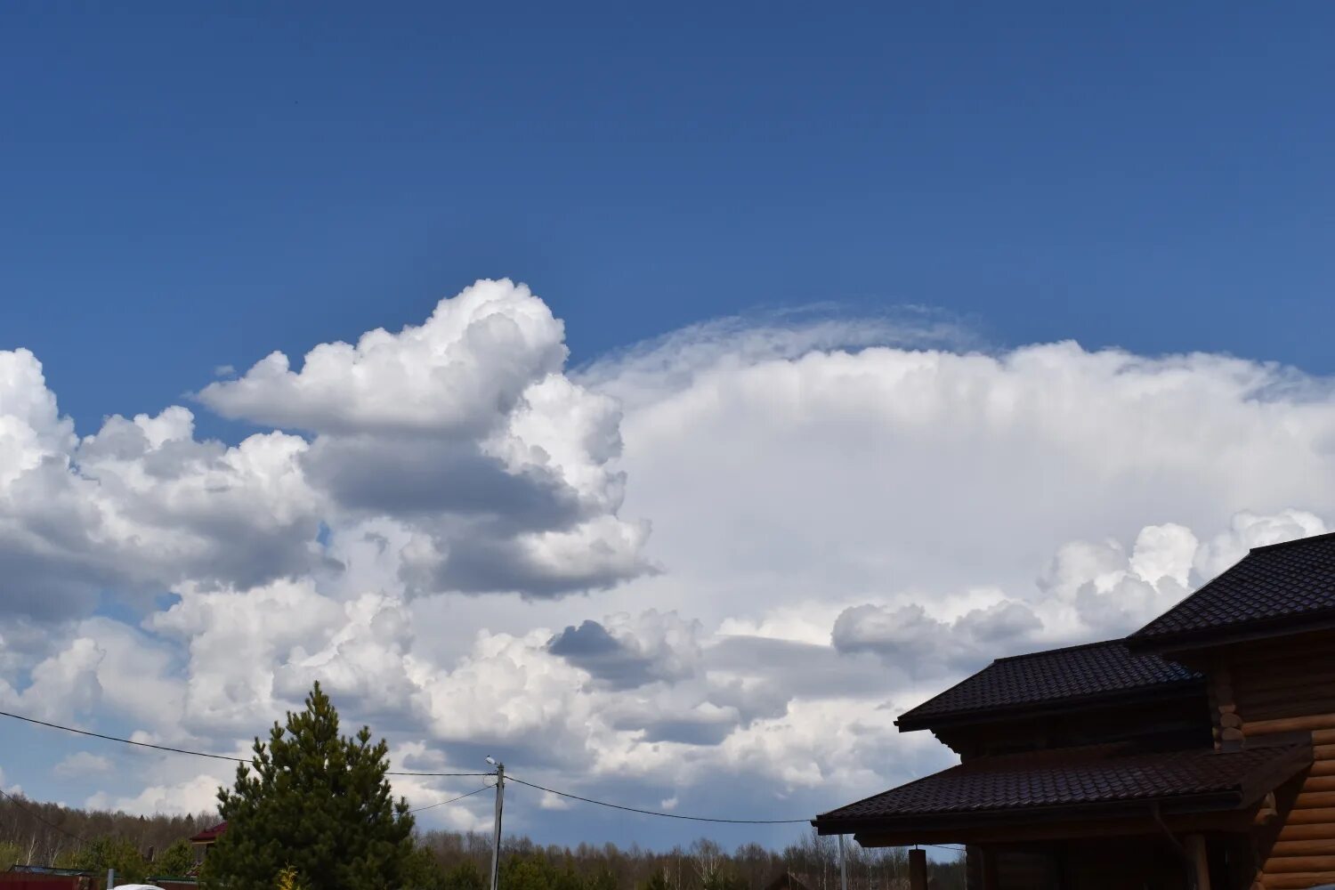 выпадают из кучево дождевых облаков. кучево-дождевые облака высота. кучево дождевые с наковальней. кучево-дождевые облака облака. кучево дождевая облачность.