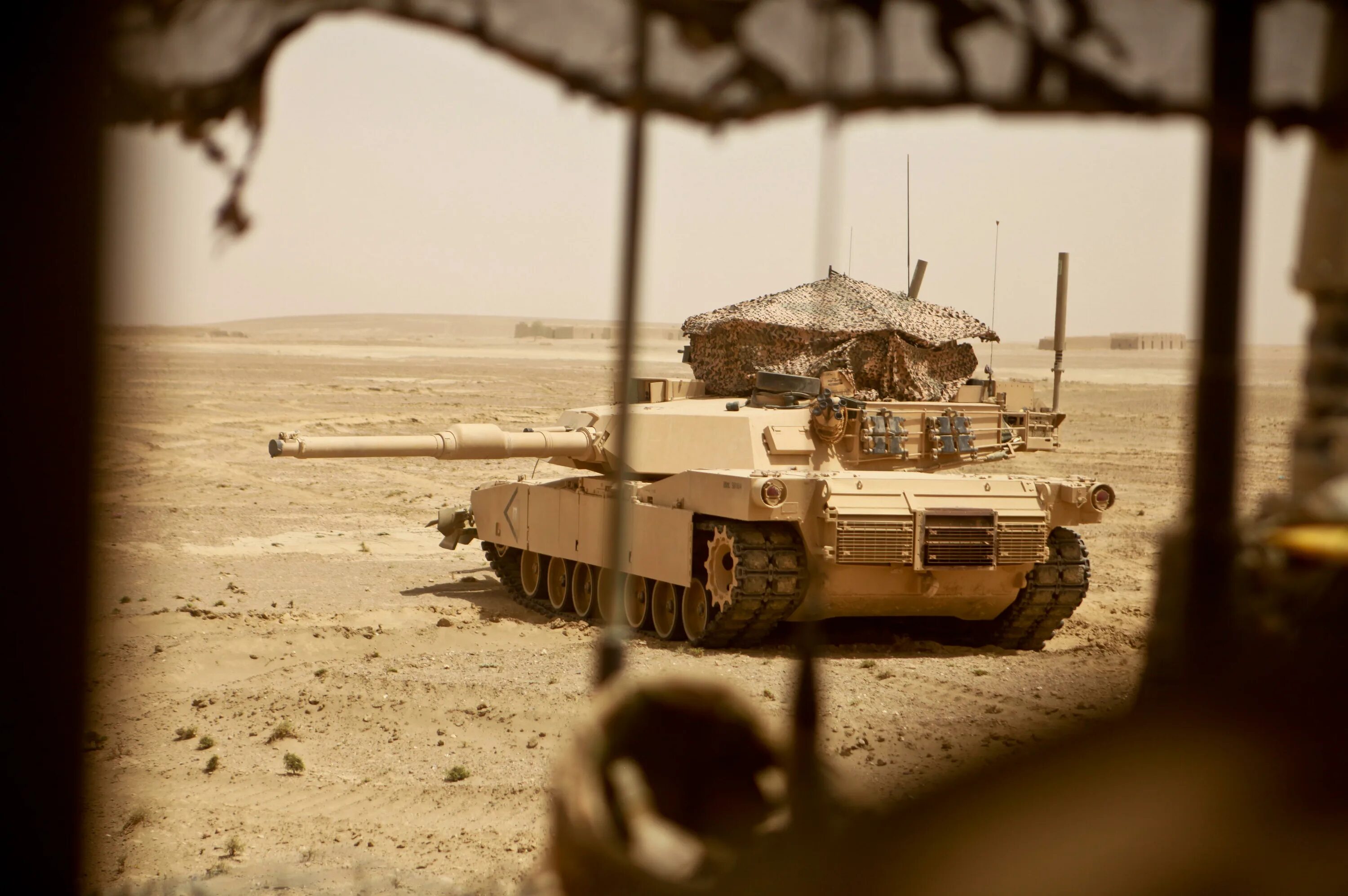 Еще один абрамс. M1 Abrams в Ираке. Танк Абрамс в Афганистане. M1a1 Abrams USMC milds Turret. Абрамс 2001 Афганистан.