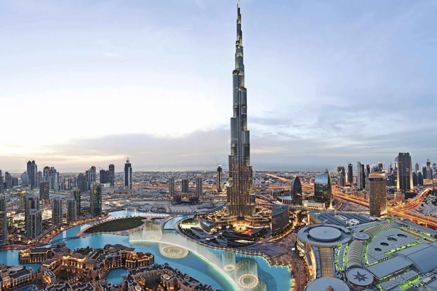 Бурдж халифа экскурсия цена. ОАЭ Дубай Бурдж-Халифа. Башня Бурдж Халифа. Dubai Бурдж Халифа. Башня в ОАЭ Бурдж Халифа.