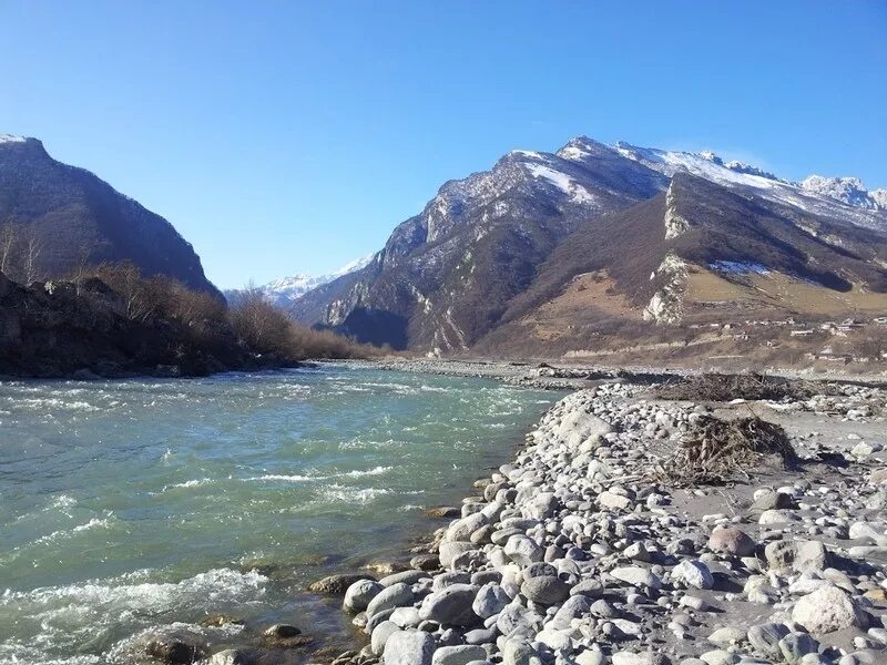 Бекрумс рек. Река Терек Северная Осетия. Река Терек на Кавказе. Река Терек в Чечне. Терек Горная река.