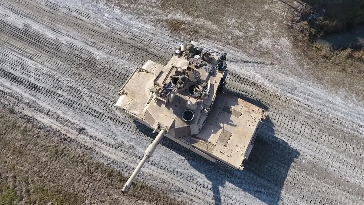 Танк Абрамс m1a2. Абрамс м1а2 сверху. Танк Абрамс и т-90. M1a1 Abrams т-72.