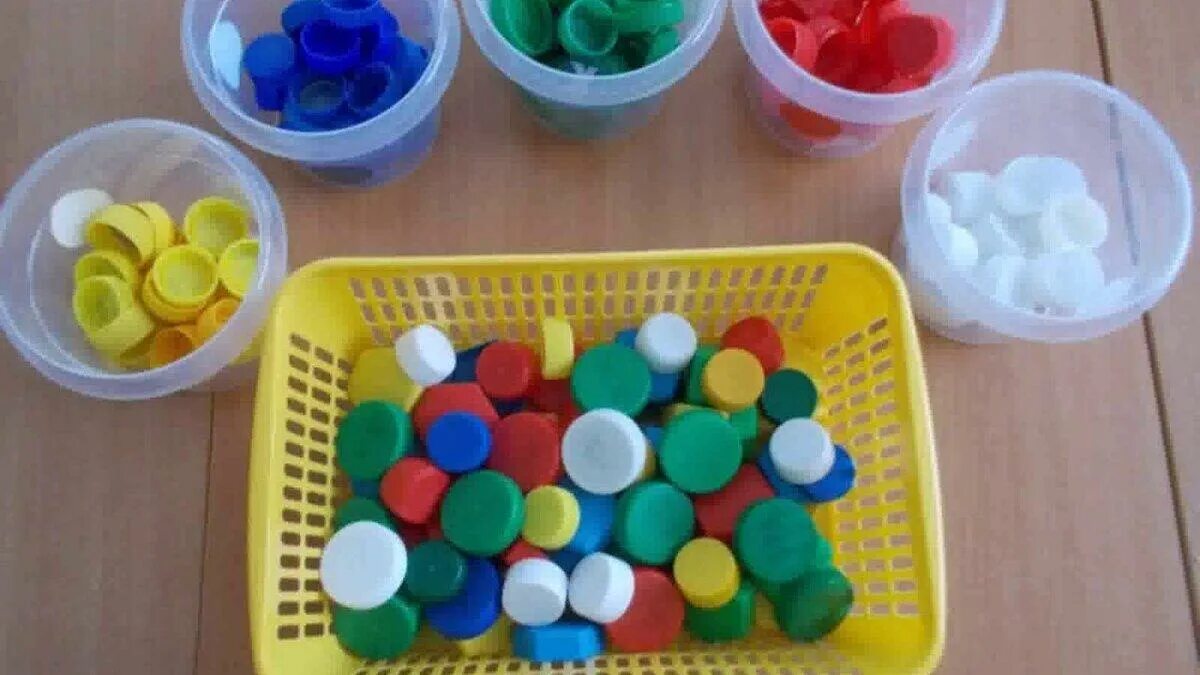 Игрушки для развития сенсорики. Игрушки по сенсорике для детей. Сенсорика для детей. Сенсорика для детей. Игры по сенсорике в 1.