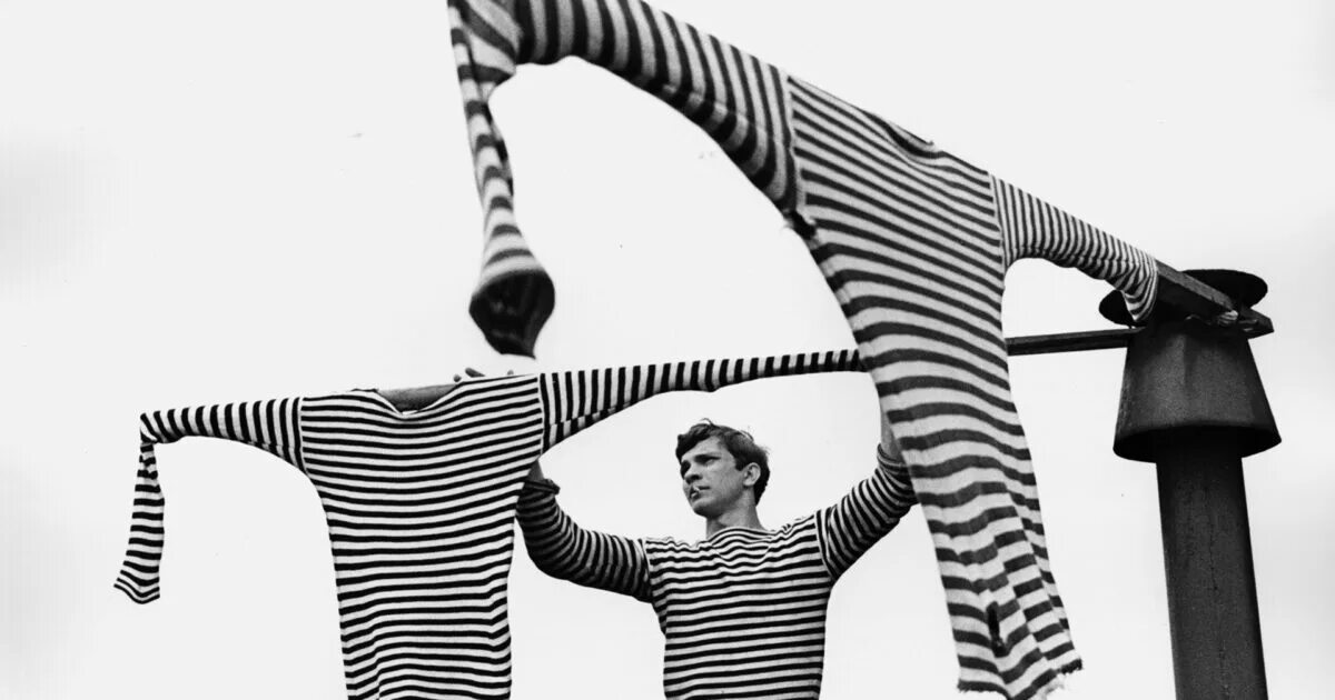 Наивное искусство валентин губарев. Песня жизнь как тельняшка. Матросы на паруснике. Сборная союза 2013 - глава семьи. Вечеринка в тельняшках.