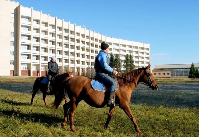 Звезды легкой атлетики в гостях у ЛРНЦ "Русское поле".