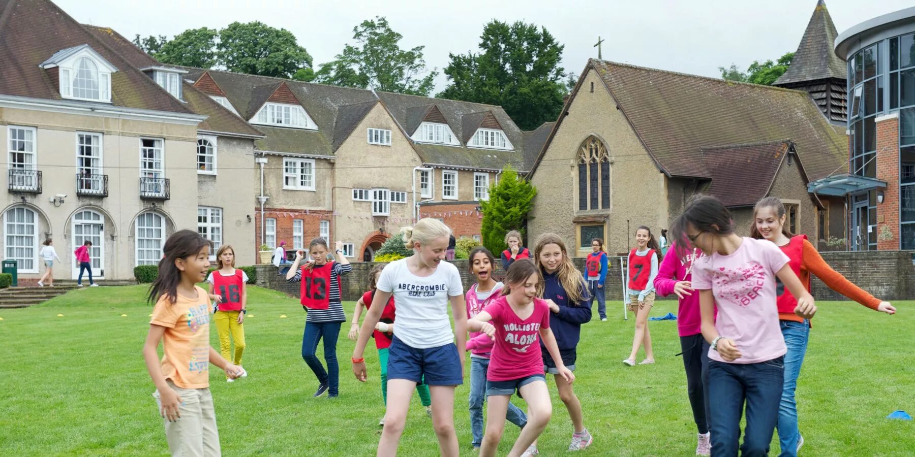 English school 1. Школа Пансион в Англии дети. Лагерь Юнайтед кингдом. Детский лагерь в Англии. Спортивный лагерь в Англии.