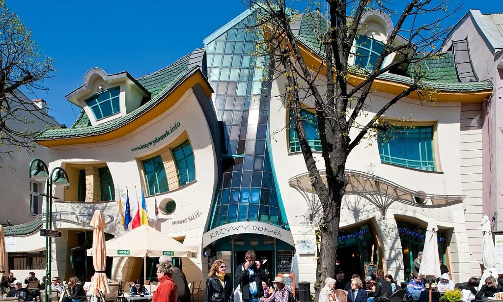 Дом неправильных детей. Кривой дом (the crooked house) польша. кривой домик в сопоте польша. кривой домик сопот польша архитектор яцек карновски. горбатый дом (the crooked house). сопот, польша.