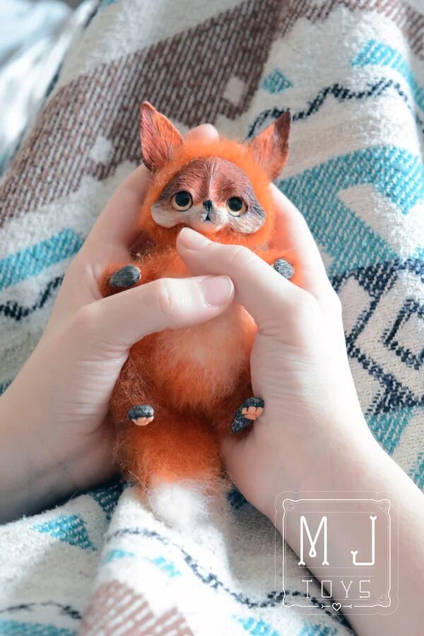 Смешанная техника игрушки мех глина. Игрушки из полимерной глины и шерсти. Игрушка в смешанной технике лиса. Лиса из полимерной глины и меха. Мягкие игрушки с полимерной глиной.