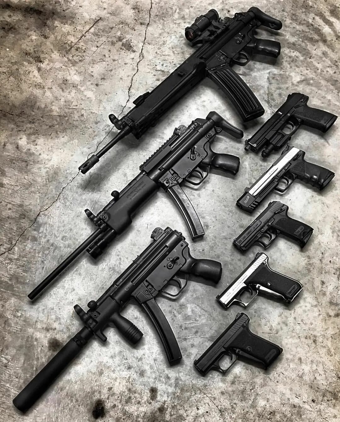 Фн ф2000 винтовка. Хеклер кох 2020 года. Пистолет автомат. Огнестрельное оружие. Famas f1 оружие.