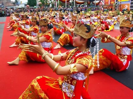 Tari Sigeh Pengunten, Tradisi Penyambutan Tamu Agung ala Lampung - Indonesi...