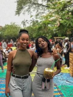 Бүкіл киска көптеген мүшелердің шәуетімен жабылған