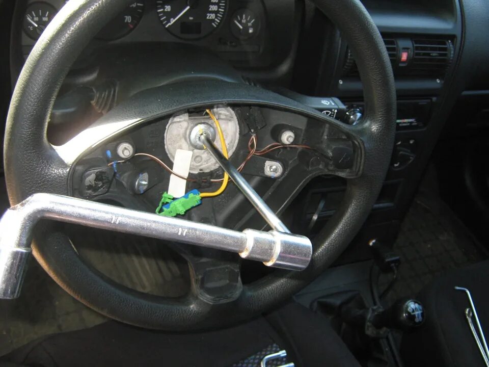 Мультируль приора шлейф. Кнопки на руль для управления магнитолой шевроле круз. Не работает мульти. 6 мультируль. Мультируль хендай санта фе 2.