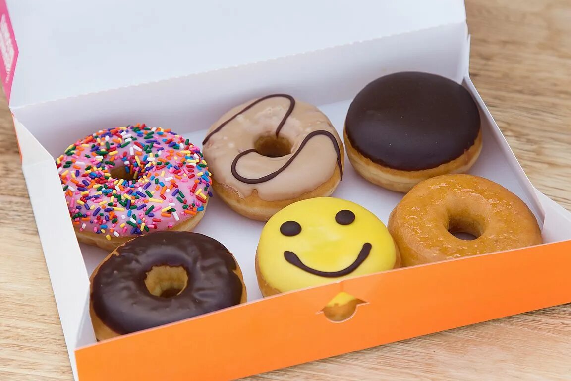 Пончики Данкин Донатс. Коробка пончиков Dunkin Donuts. Данкин Донатс коробка пончиков. Пончики Данкин Донатс в коробке. Игра пап пончики
