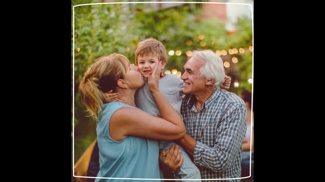 Большая семейная фотосессия с бабушками и дедушками. Grandpa and granddaughter. Картинка national grandparents day. Todays grandparents are. Картинка national grandparents day.