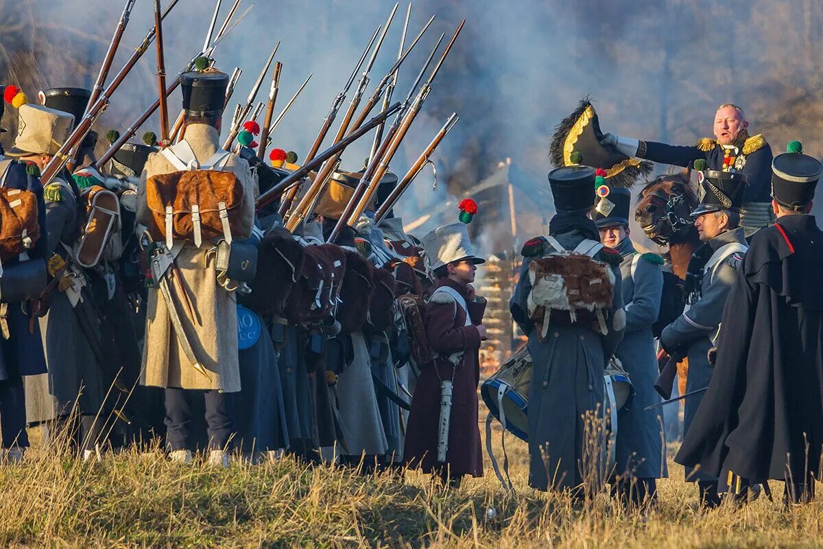 Малоярославец 1812 реконструкторы. Битва за Малоярославец 1812. Малоярославец солдаты 1812. 1812 Реконструкция атака.