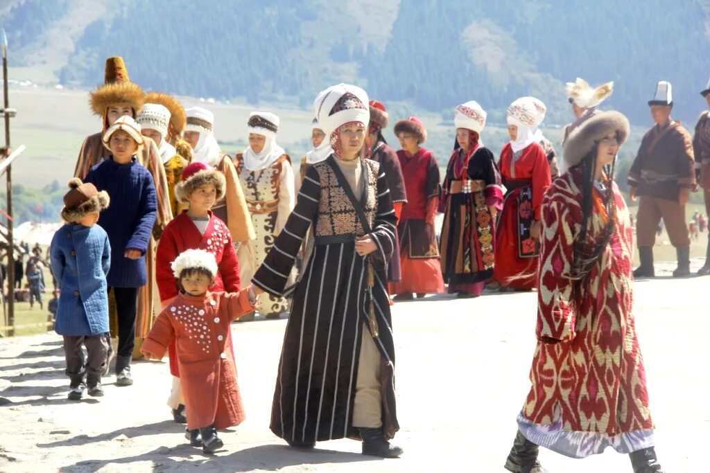 наряд кочевника. мужской костюм ногайцев. одежда кочевников. халат кочевника. национальная одежда кочевников.