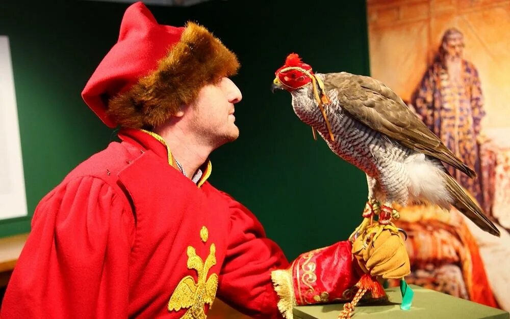 Царская соколиная охота. Вадим горбатов соколиная охота картины. Соколиная ястребиная охота древняя русь. Соколиная охота кречет. Соколиный двор великий новгород.