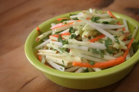 Салат капуста морковь зеленый лук