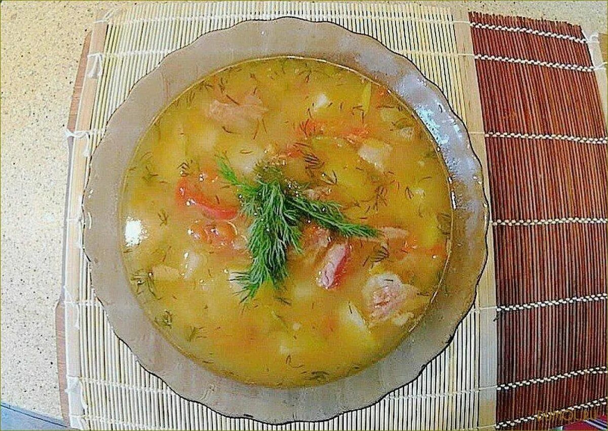 Суп с бычками. Суп гороховый. Вкусный гороховый суп. Сколько варить гороховый суп без замачивания. Полезна ли гороховая каша.