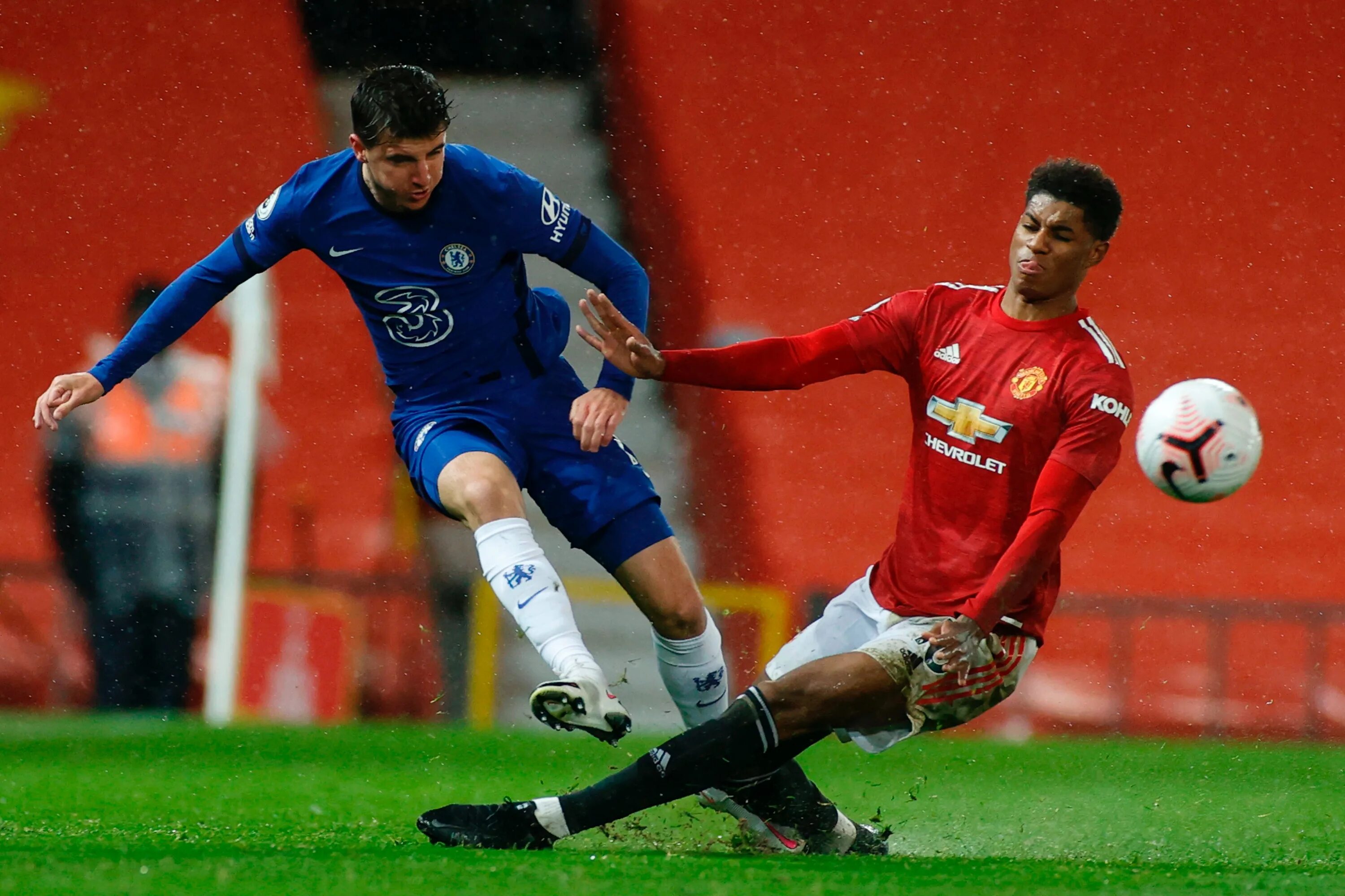 Man utd vs chelsea. Man utd vs chelsea. Man utd vs chelsea. Маунт футболист манчестер юнайтед. Анхело энрикес манчестер юнайтед.