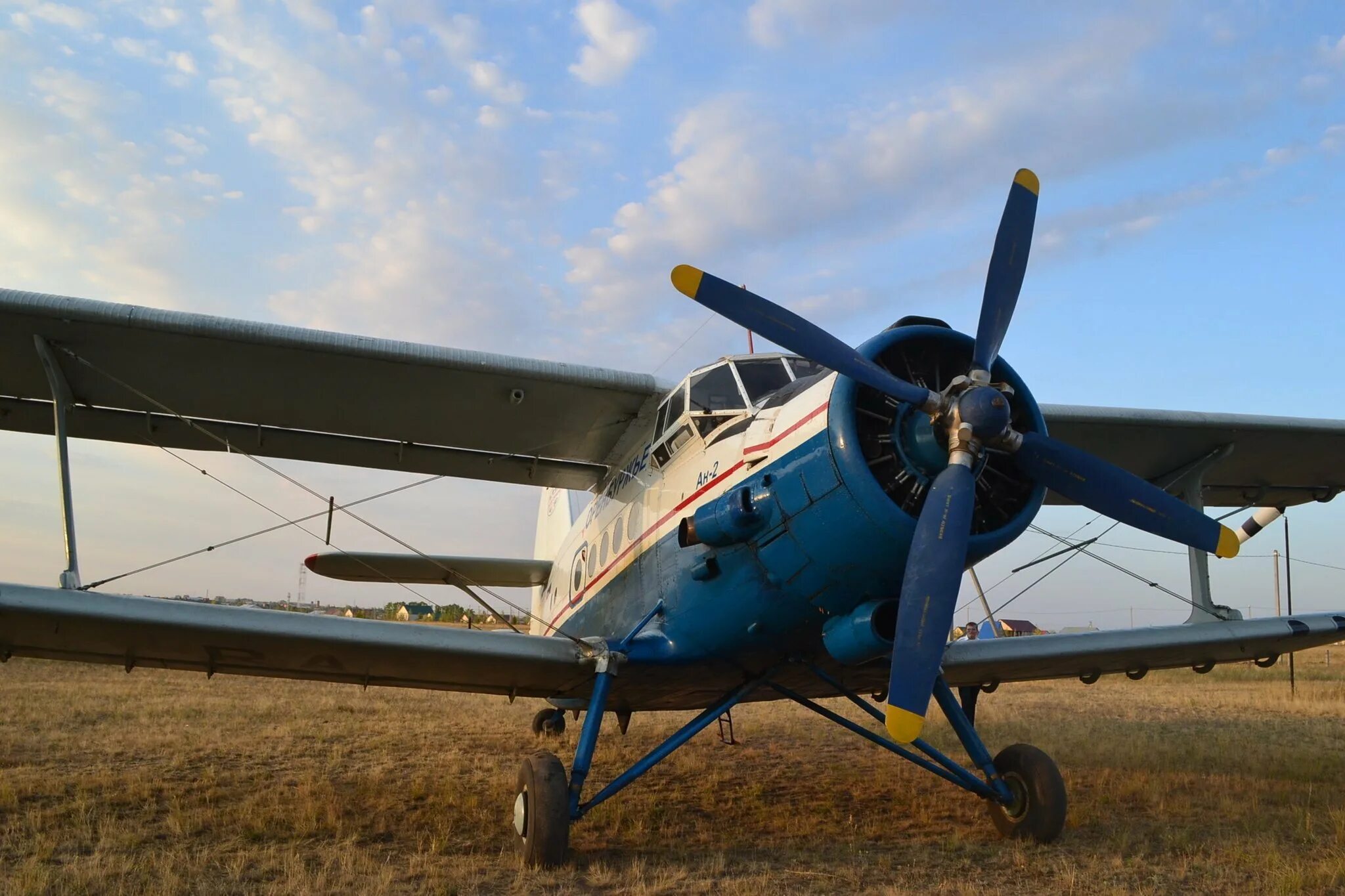 Самолет ан 2 зеленый. Самолёт ан это кукурузник?. Ан-2 биплан. Кукурузник ан-2. Видео кукурузника.