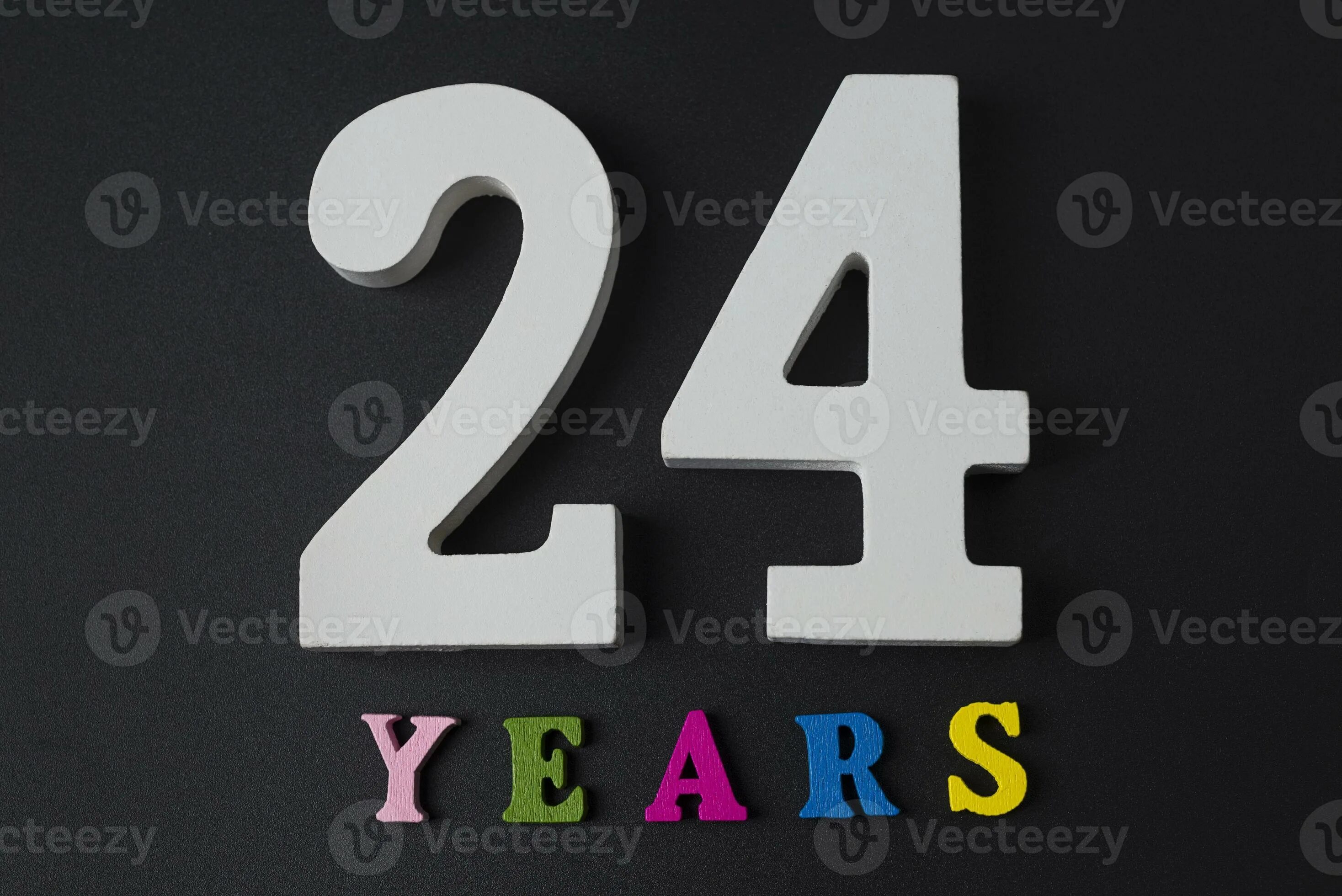 18 августа 24 года. 24 Года. Цифра 20 на фоне. 24 Years. Twenty four years одежда.