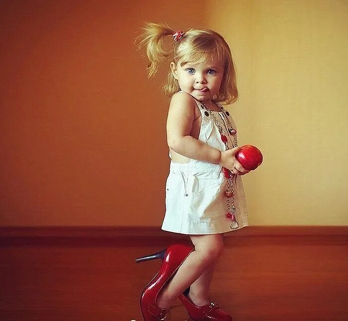 Девушка надо. Хорошую девочку надо. Смешная девочка. Хорошую девочку надо. Красивая девушка хочет.