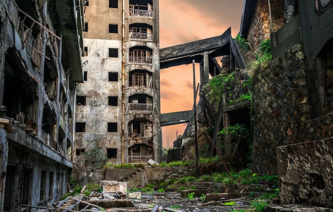 Abandoned village reclamation. Остров Хасима Япония. Япония заброшенный город-остров Ганкаджима. Хашима остров-призрак. Заброшенный остров Хасима.