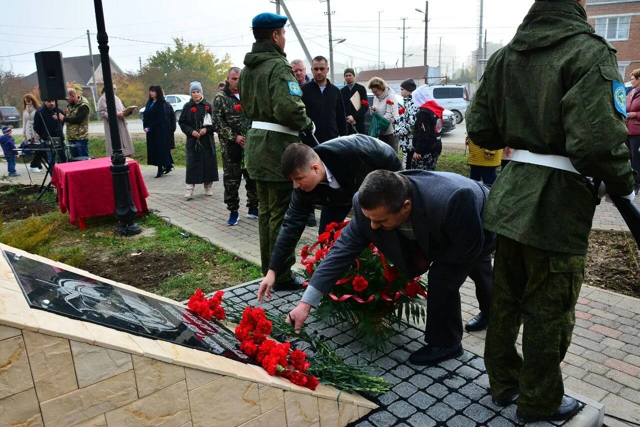 Новости славянска на кубани сегодня последние свежие. Памятник Маргелову Славянск на Кубани. Памятник спецназу и разведки. Памятник разведки Славянск на Кубани. Памятник спецназу в Крыму.