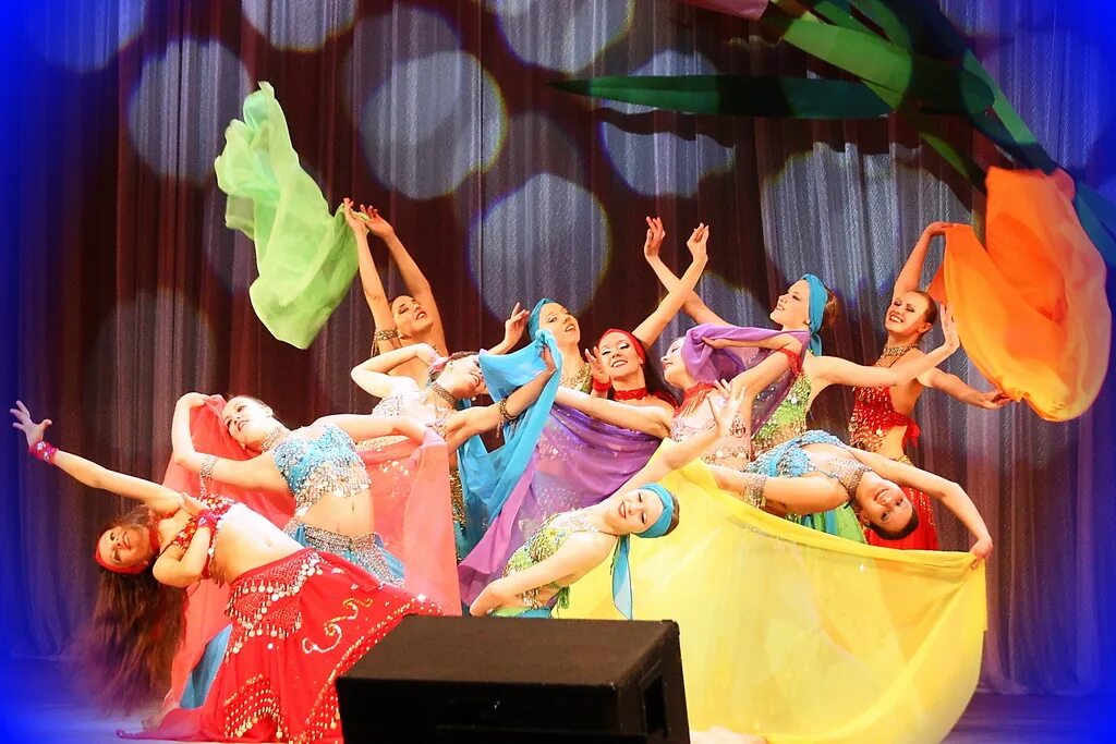 Г. Движение киров сайт. Костюм танец вечное движение. Односторонние улицы кирова. Мир открытий киров персонал.