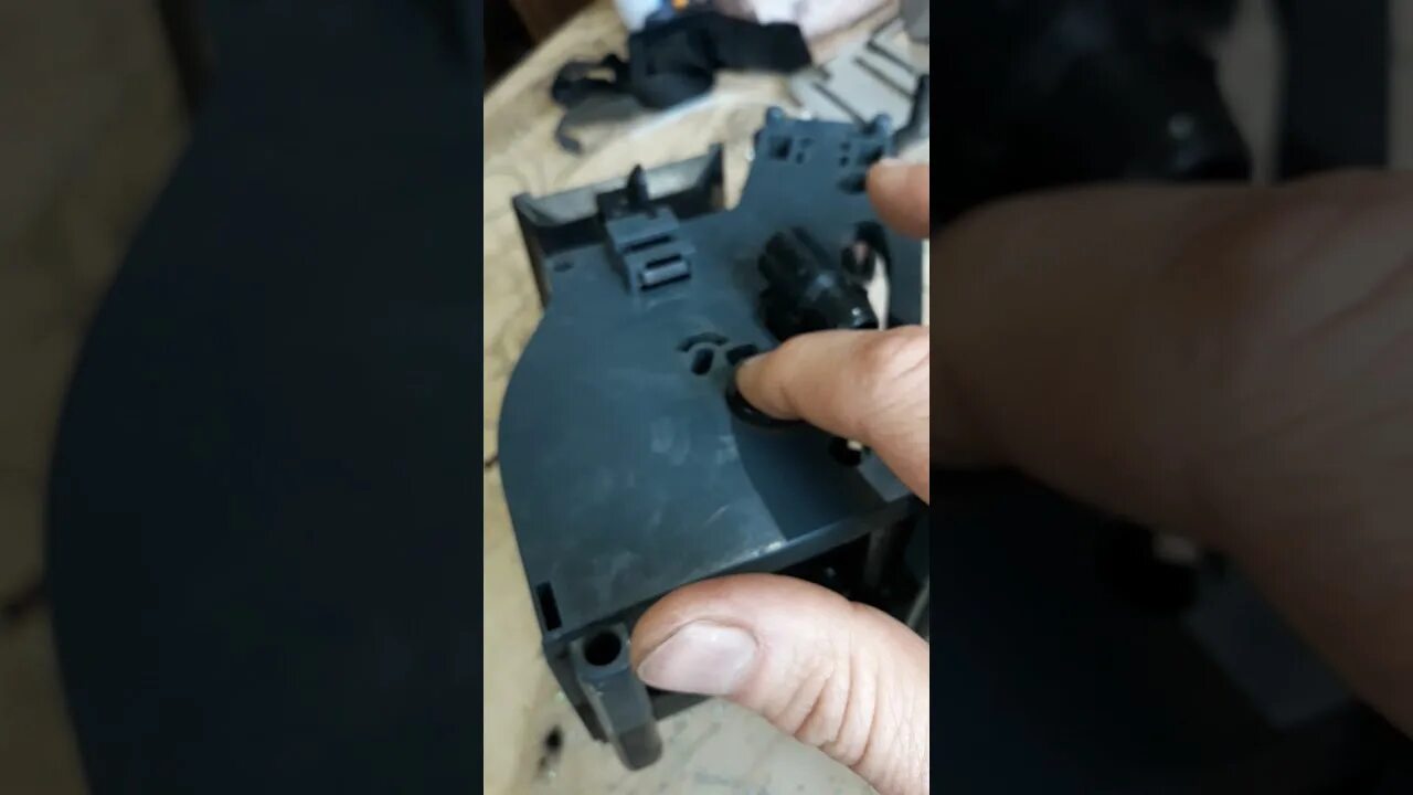 Не вставляется заварочный блок. Вставьте заварочный узел. Заварочный блок для кофемашины bosch benvenuto b40. Кофемашина de'longhi primadonna avant esam 6720. Заварочный узел кофемашины delonghi autentica.