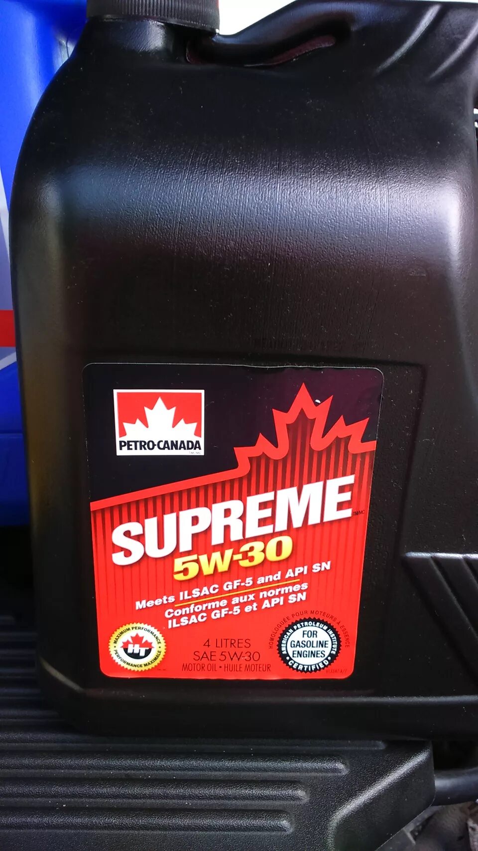 Масло петра канада. Масло petro-canada supreme 10w30. Масло моторное petro canada 5w30. Petro canada supreme synthetic 5w-30. Petro canada 5w30 полусинтетика.