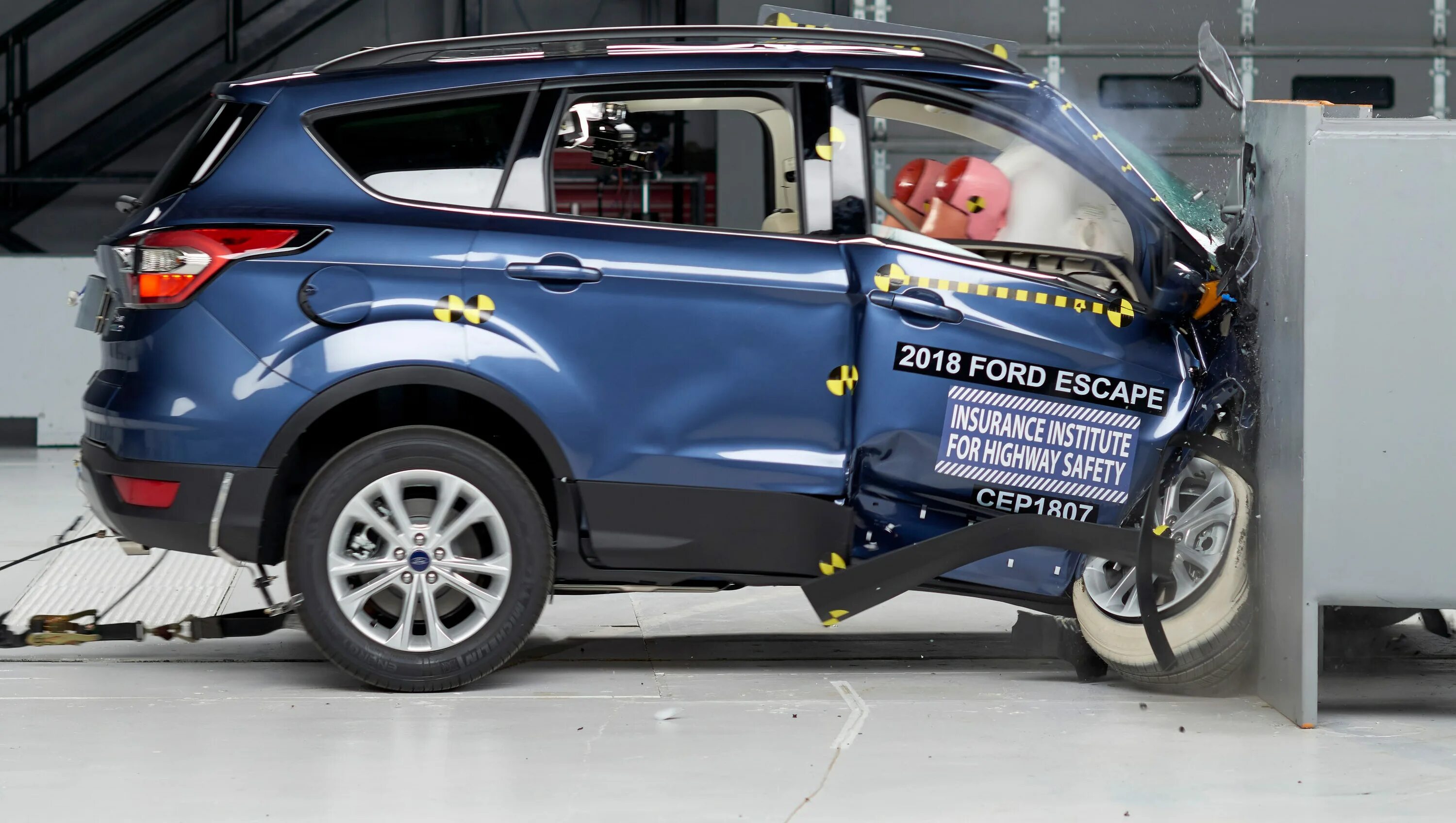 Форд краш. Ford crash test. Краш тест ford fiesta. Краш тест ford fiesta i. Ford ka краш тест.