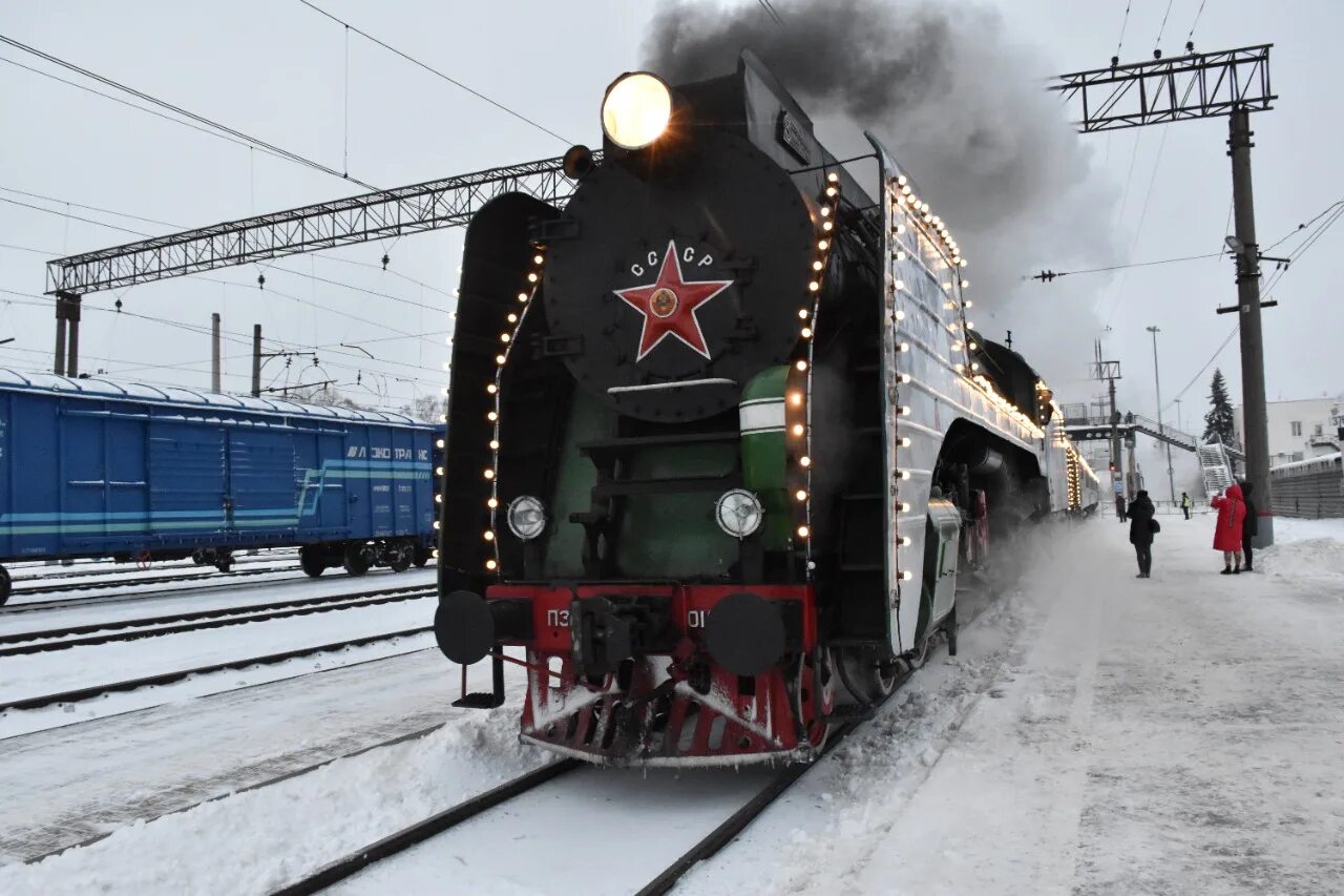 Поезд зимняя сказка отзывы. Туристический поезд ржд в великий устюг. Туристический поезд зимняя сказка. Турпоезд зимняя сказка. Железная дорога через кострому.