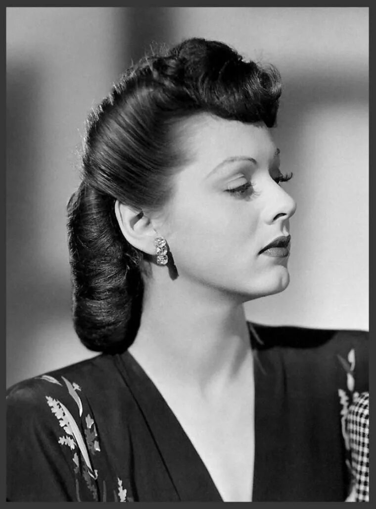 Прическа 40 годов фото. Хелен форрест. lorna gray. 1940s hairstyles эстетика. 1940s прическа сша.
