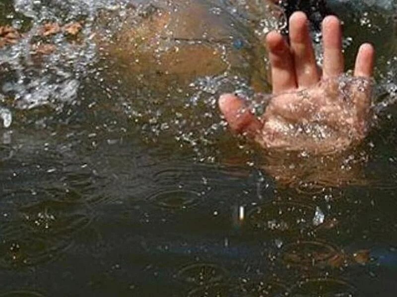 Ребенок утонул в воде