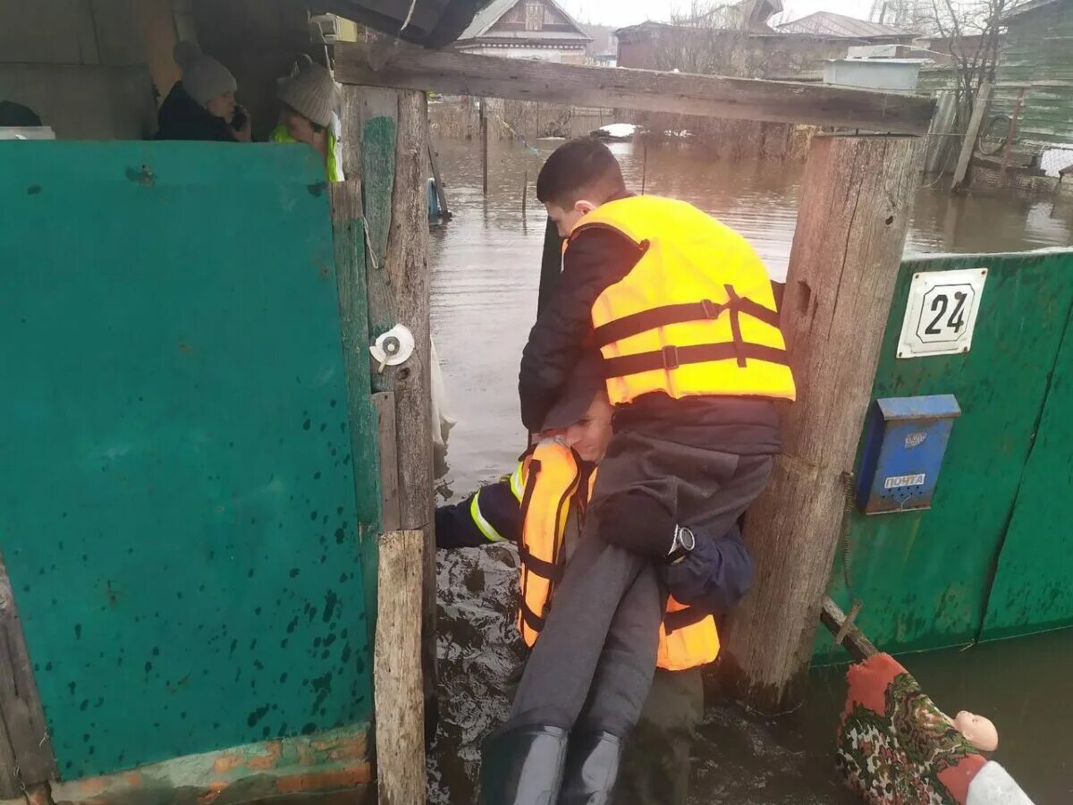 Половодье в Петровске. Саратовская область затопление. Половодье в Петровске Саратовская область. Паводок в Петровске Саратовской области 2023.