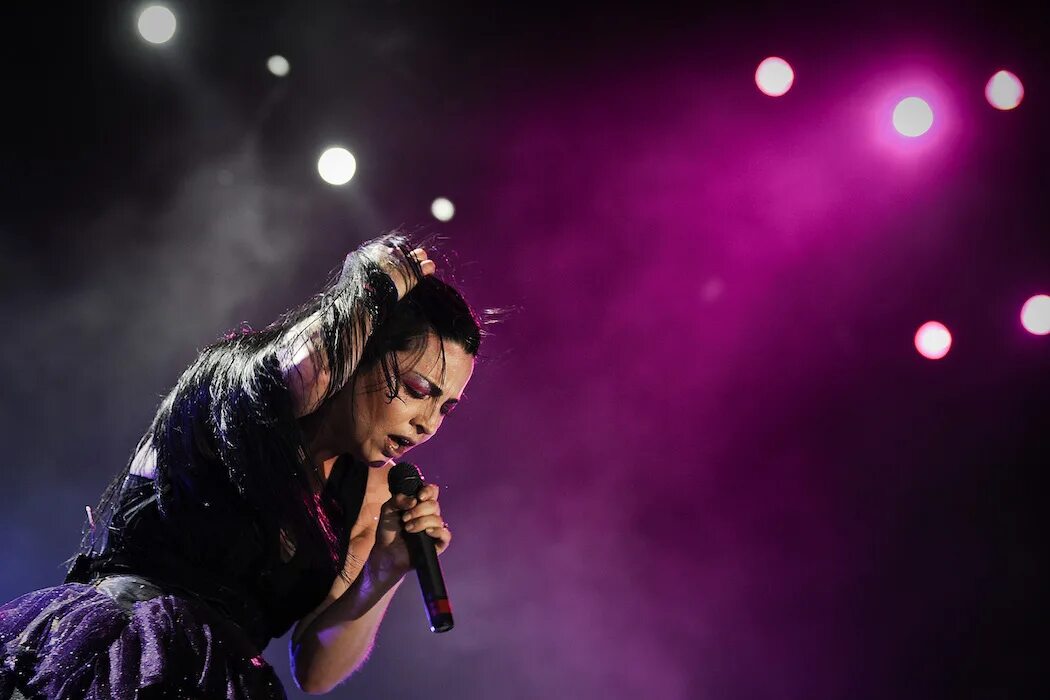 Evanescence going under. Evanescence певица. эми ли. amy lee 2025. эми линн харцлер.