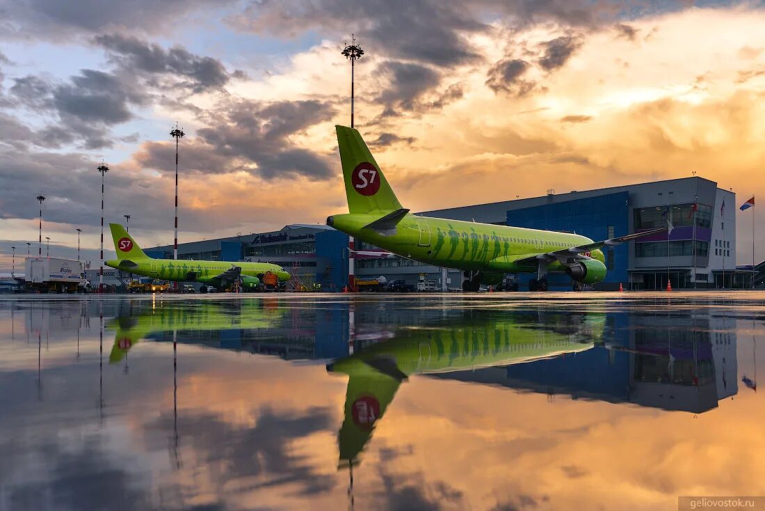 Самолёт s7 Airlines. Авиакомпания Сибирь s7 Airlines. Самолёты s7 Airlines Авиапарк. Боинг 737 s7 Домодедово. Компания s7 airlines