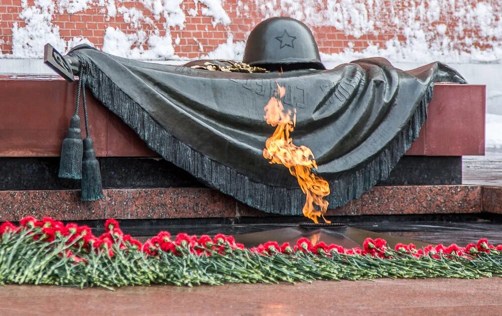 Память памятник герои. Мемориал второй мировой войны в Москве неизвестный солдат. Памятник неизвестного солдата. Памятники Великой Отечественной войны могила неизвестного солдата. День неизвестного солдата памятник.