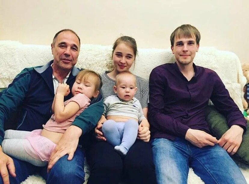 Фото жены дмитрия. Дмитрий Соколов Уральские пельмени жена. Соколов Дмитрий Уральские пельмени семья. Дмитрий Соколов семья. Дмитрий Соколов с женой.