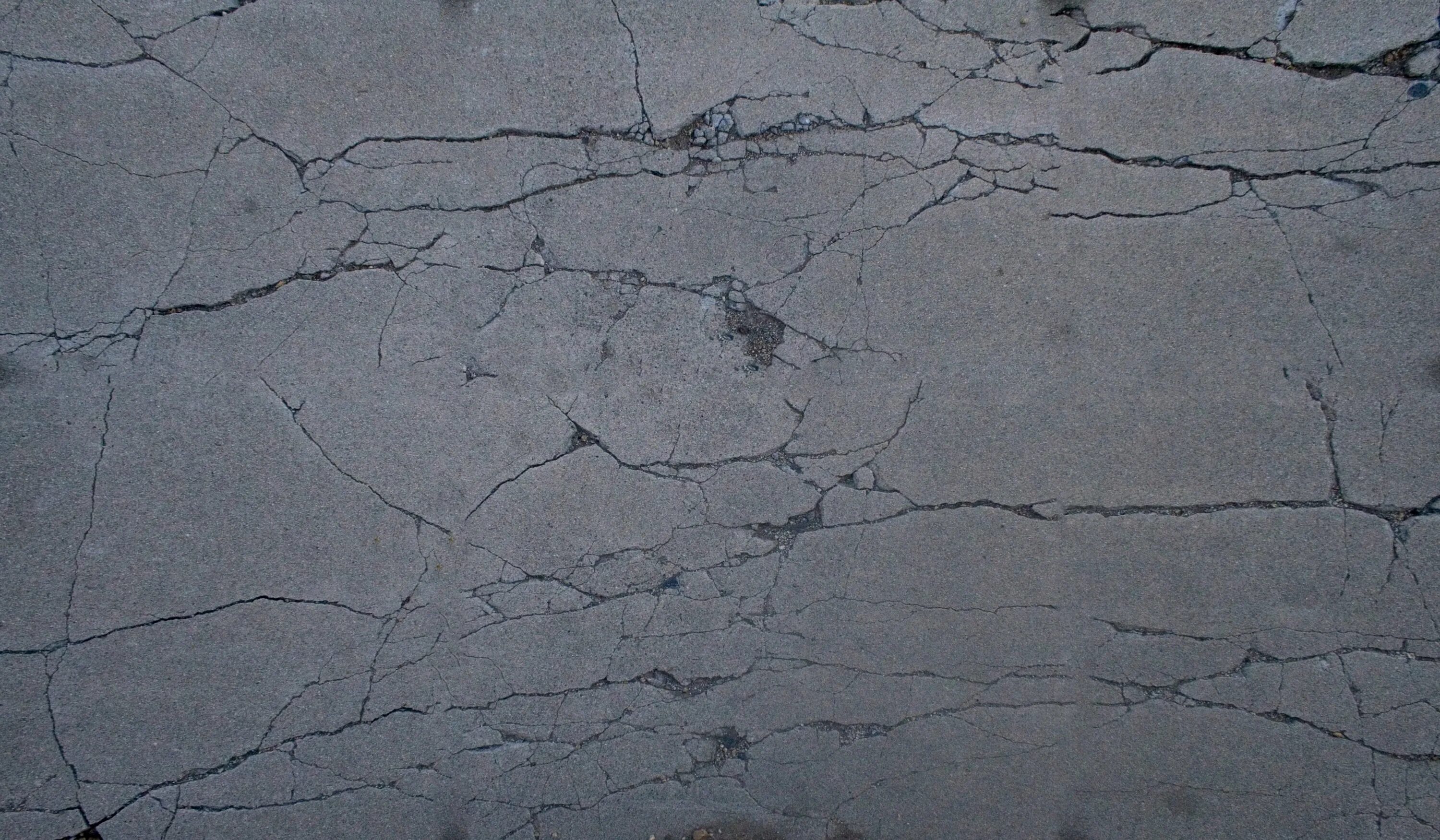 Текстура бетон монолит. Бетонная стена с трещеннаями. Бетонная стена с трещинами. Текстура бетона с трещинами.