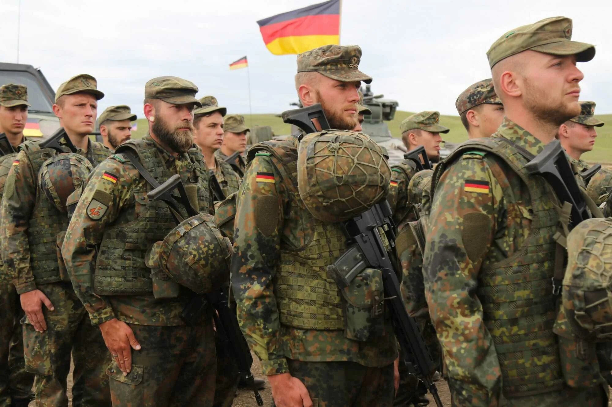 Бундесвер военные. Армия Германии Бундесвера. Форма армии Бундесвера 2020. Военные Германии Бундесвер.