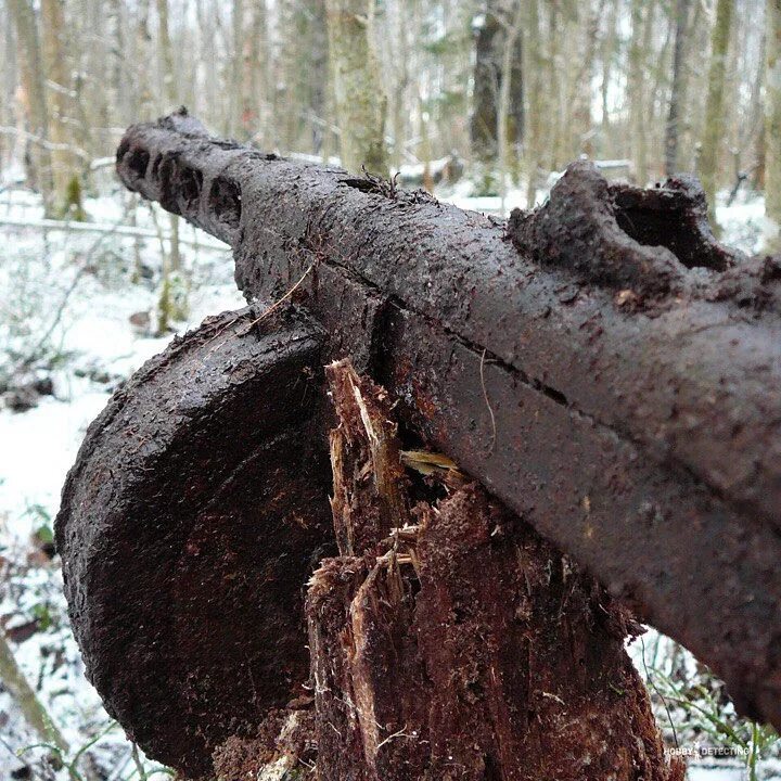 Военные находки 2 мировой войны. Находки оружия второй мировой войны. Военные раскопки находки чёрные копатели. Ржавый ППШ.