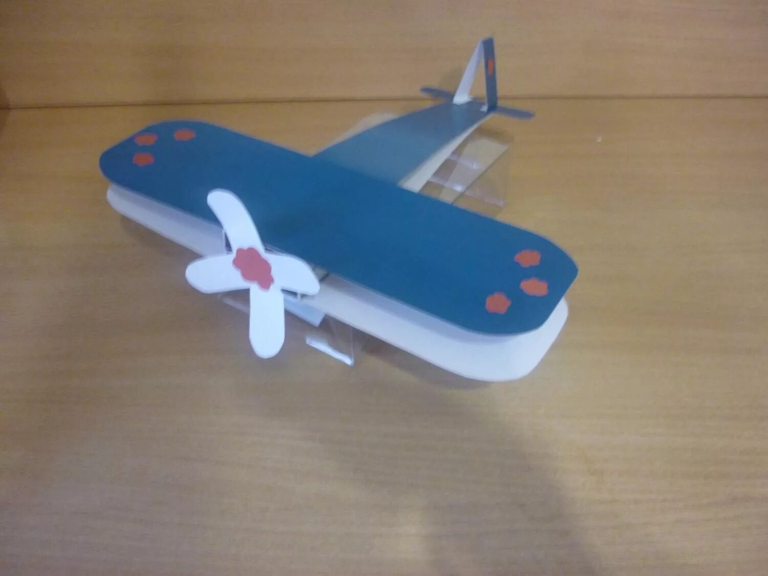 поделка самолет из бумаги. самолёт из картона для детей. самолет из бумаги на 23 февраля.