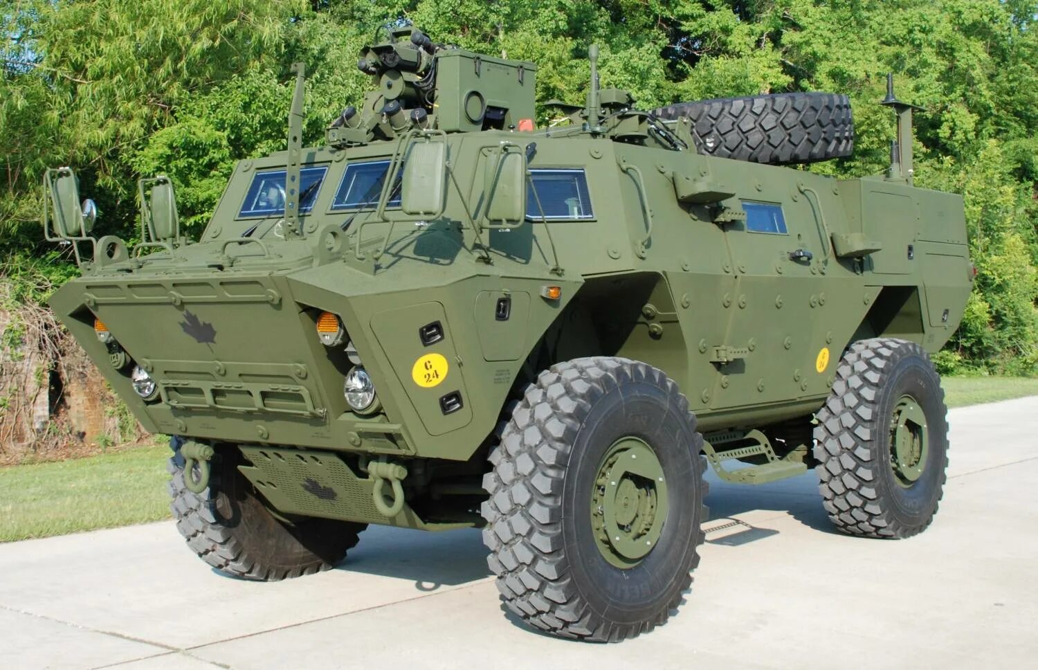 Астейс-70202. Бронированное окно с лотком. Установка бронированных. Лша скорпион-2. Бронеавтомобиль тигр после обстрела.