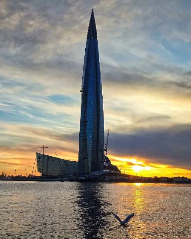 Сколько метров лахта центр в санкт петербурге. Лахта центр закат. кукуруза питер лахта. подвиг императора памятник лахта центр. лахта северодвинск.