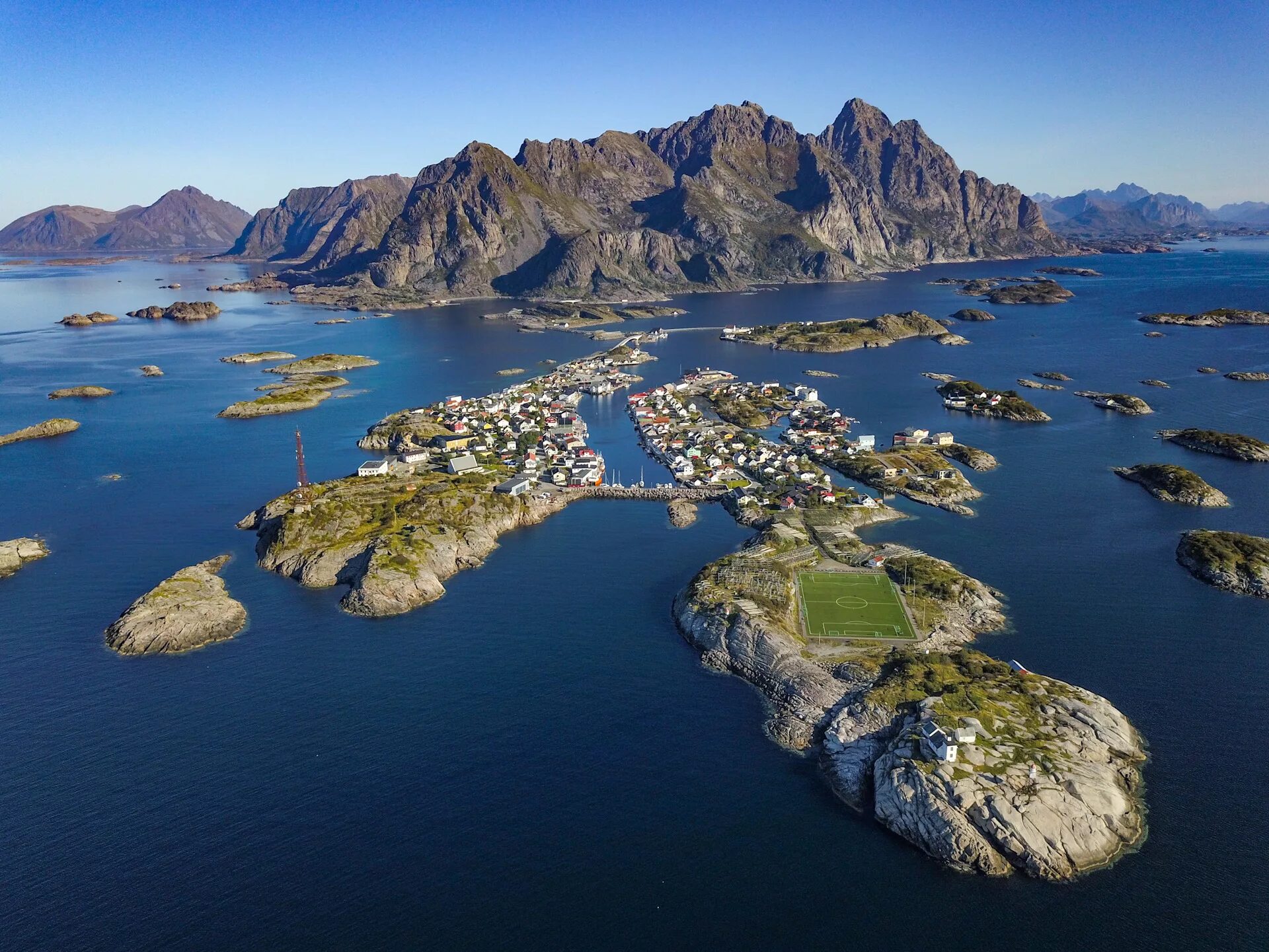 50 islands. Лофотенские острова, Норвегия. Лафотенский остров Норвегия. Архипелаг Лофотен Норвегия. Лофотены Норвегия фьорды.